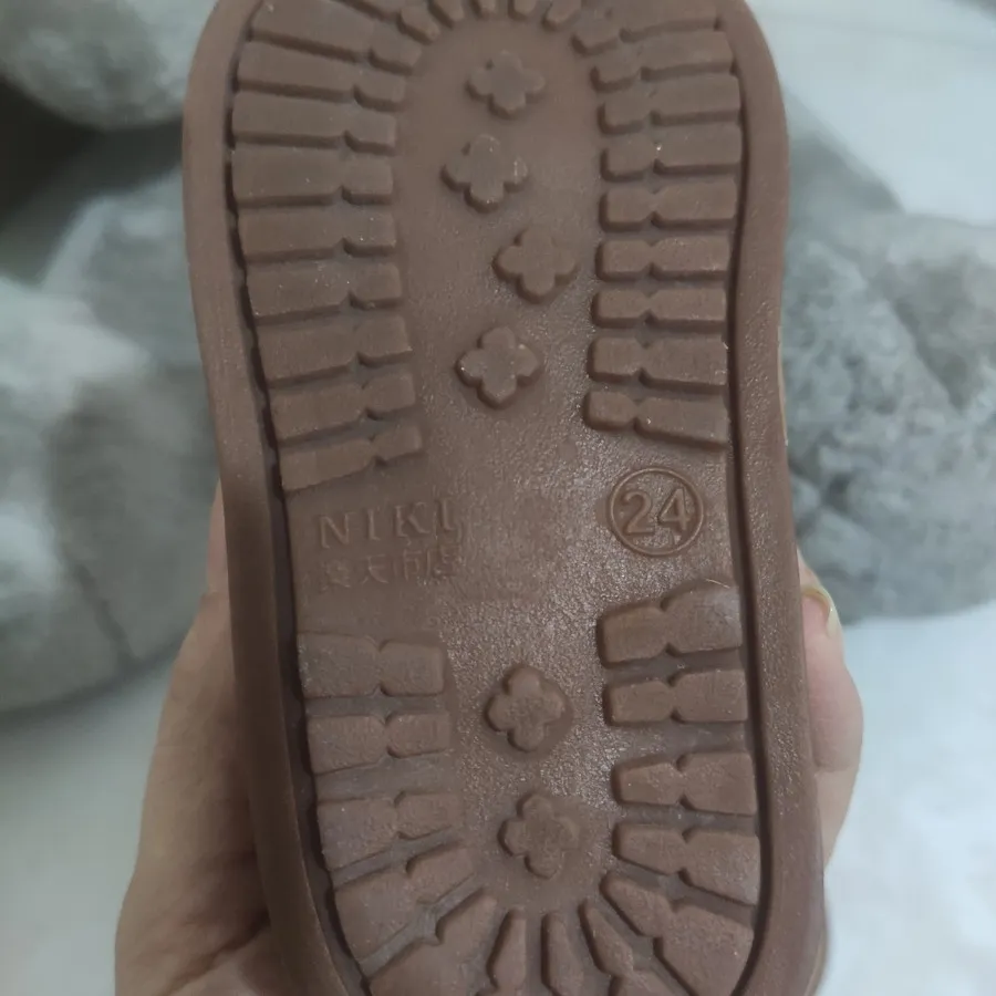 کفش خال خالی