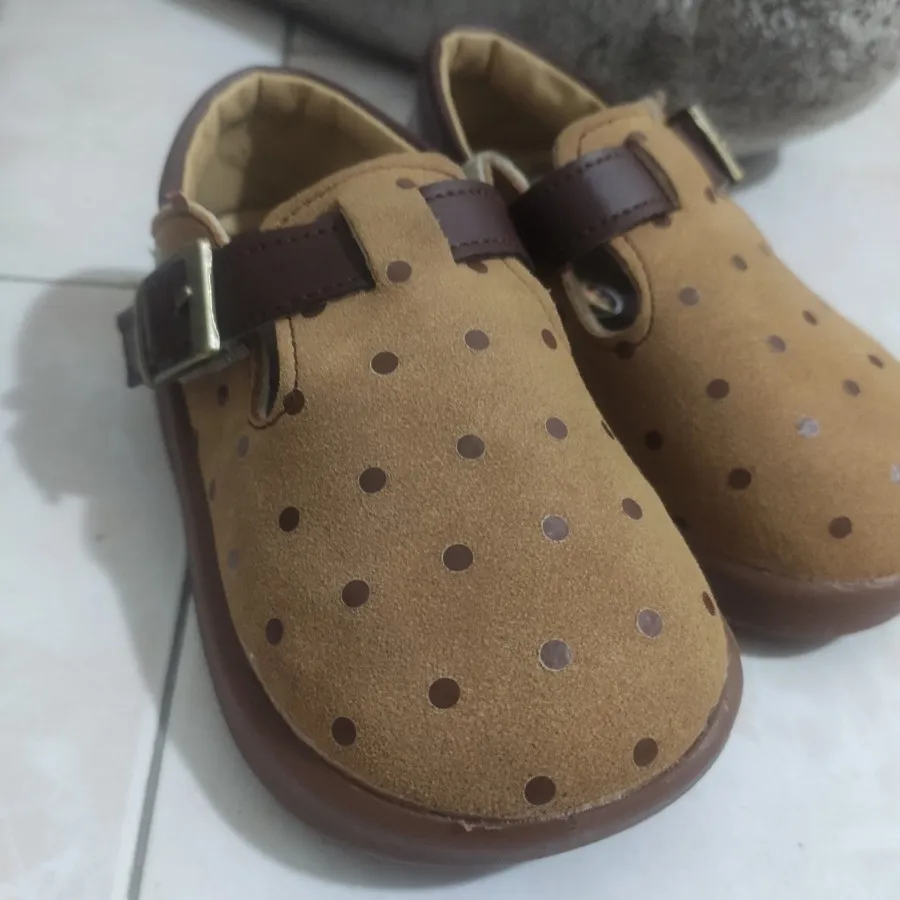 کفش خال خالی