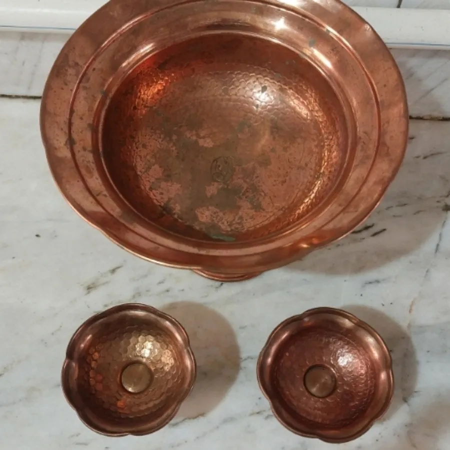 ظروف مسی پایه دار