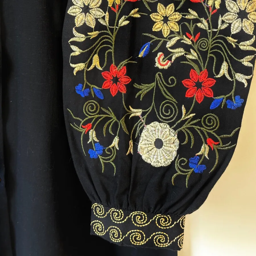 شومیزمشکی نخی گلدوزی