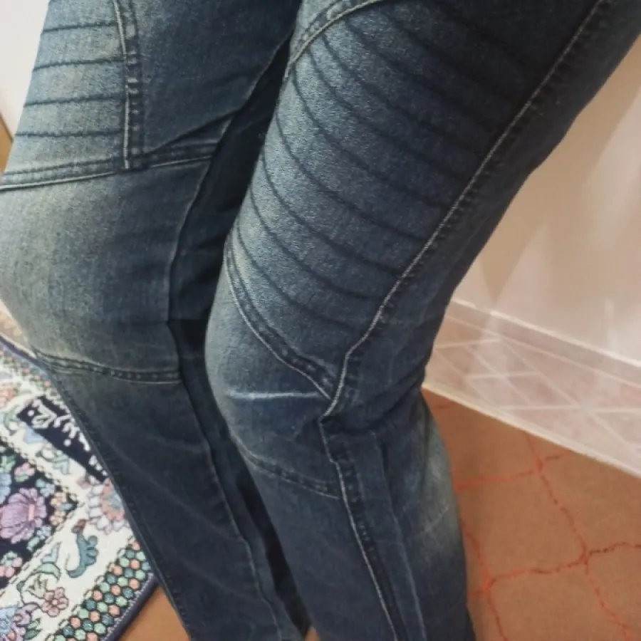 تعدادی شلوار لی