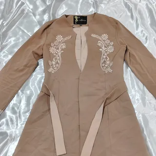 مانتو کرمی کرپ مازراتی