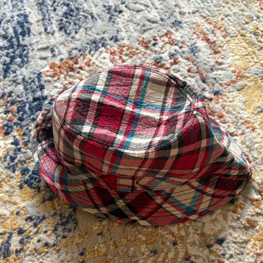 کلاه لبه دار بچگانه