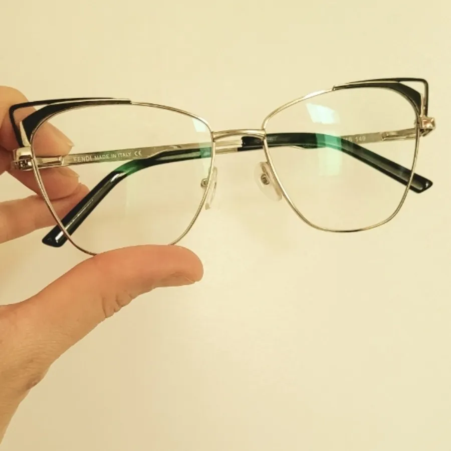 عینک گربه ای Fendi