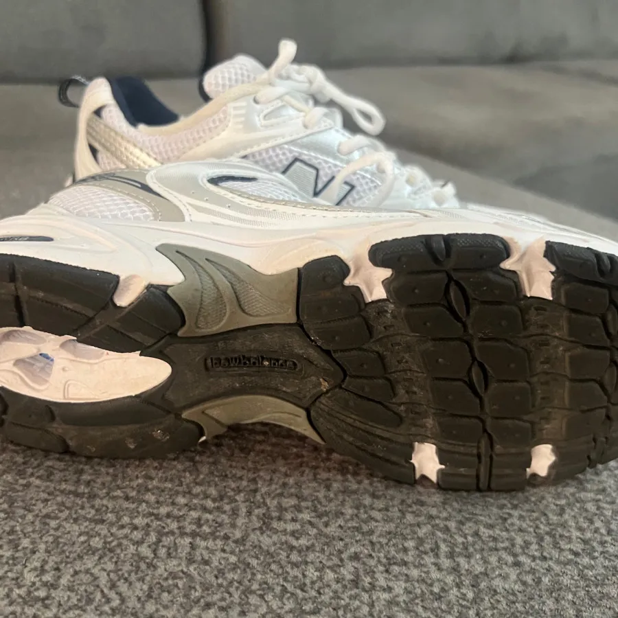 کفش new balance