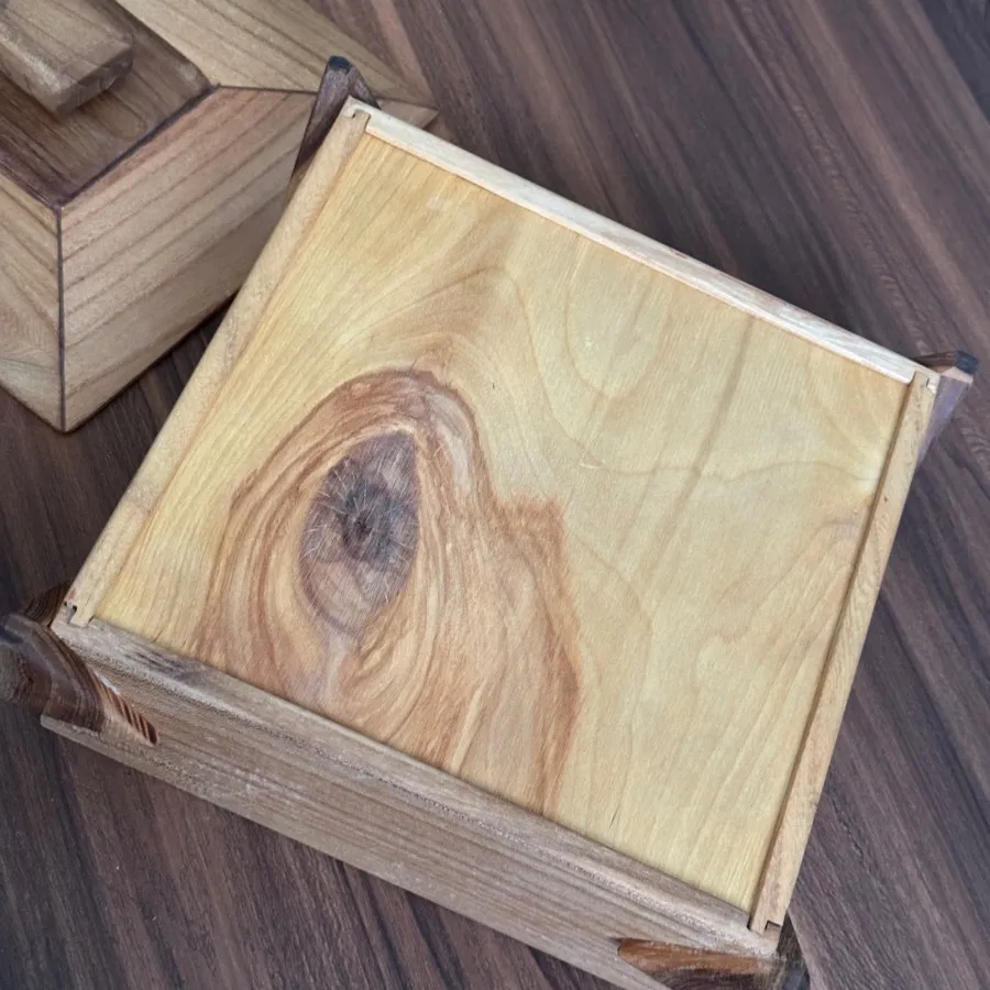شکلات خوری چوبی