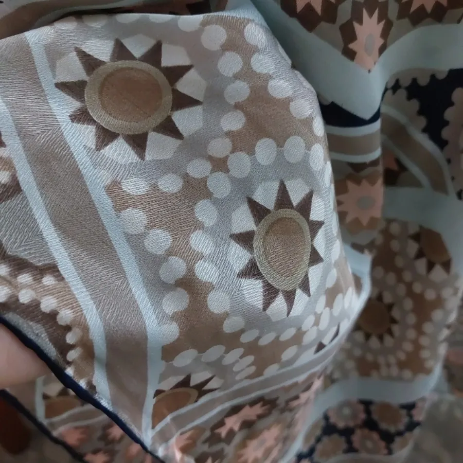 روسری ابریشمی