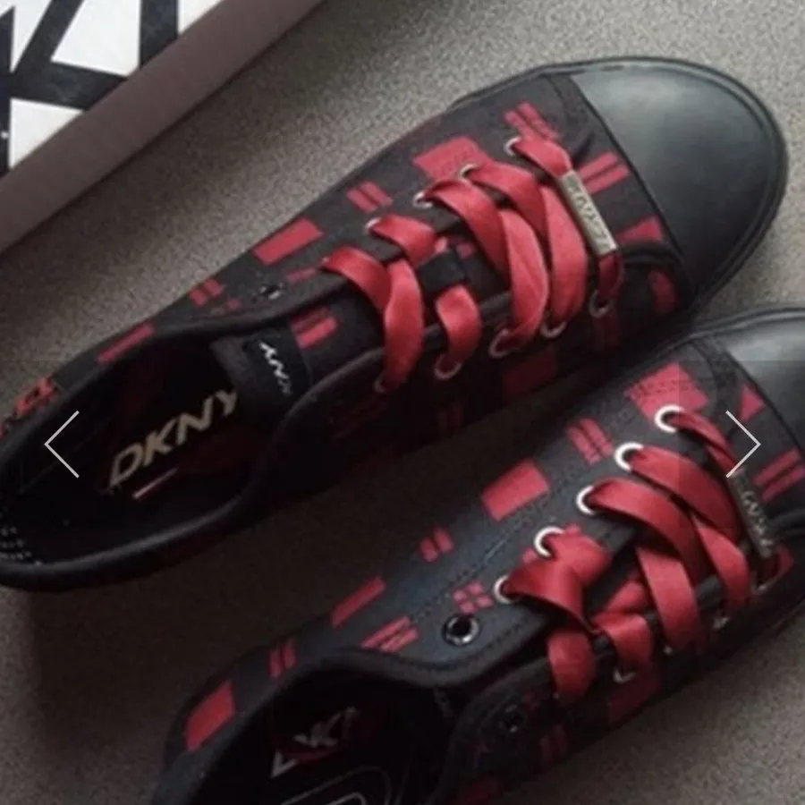 کفش برند DKNY