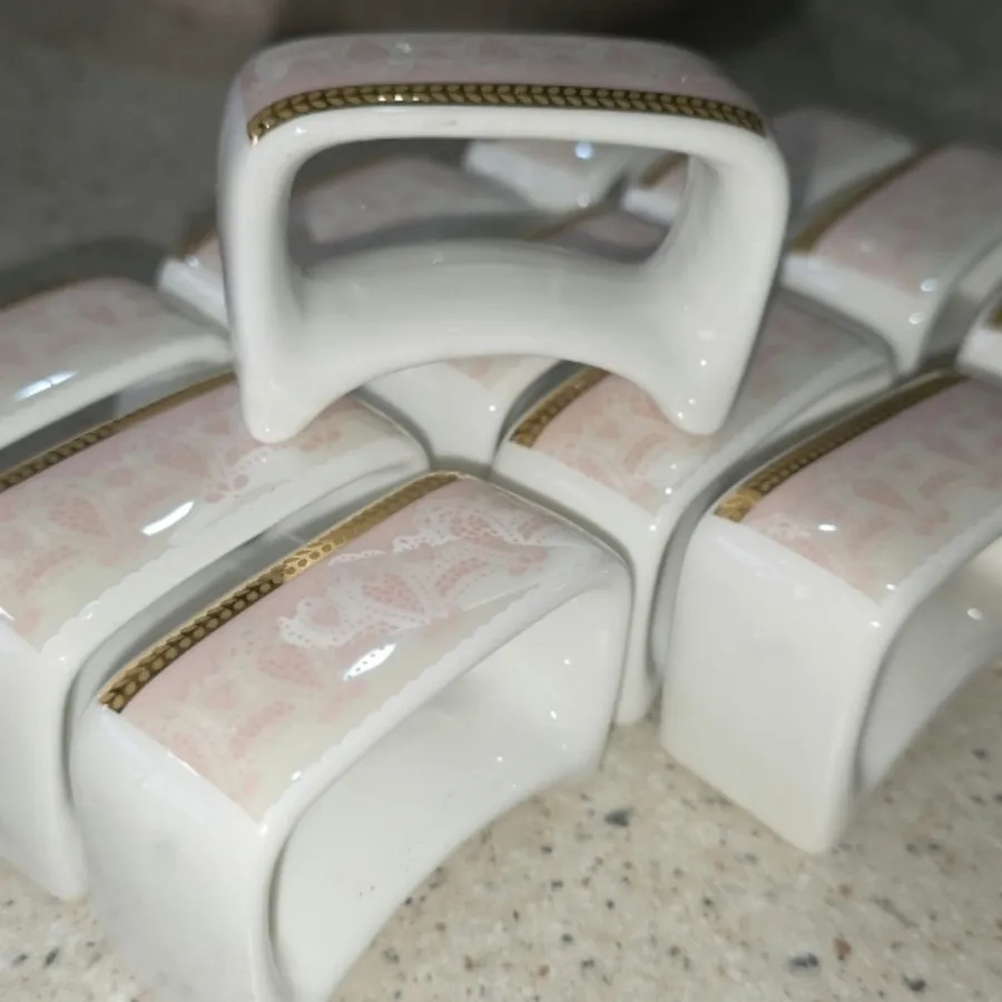 تعدادی چینی استخوانی سبک