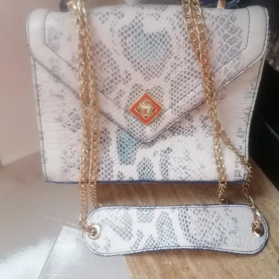 کیف طرح چرم