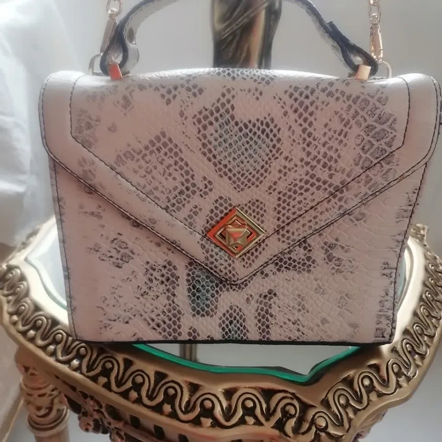 کیف طرح چرم