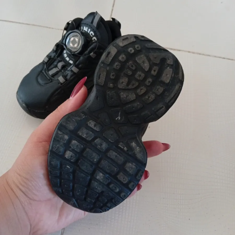 کفش اسپورت بچگانه