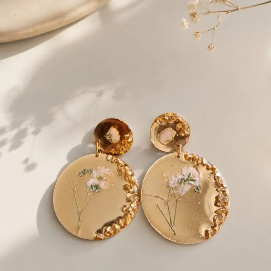 گوشواره ای با گل طبیعی