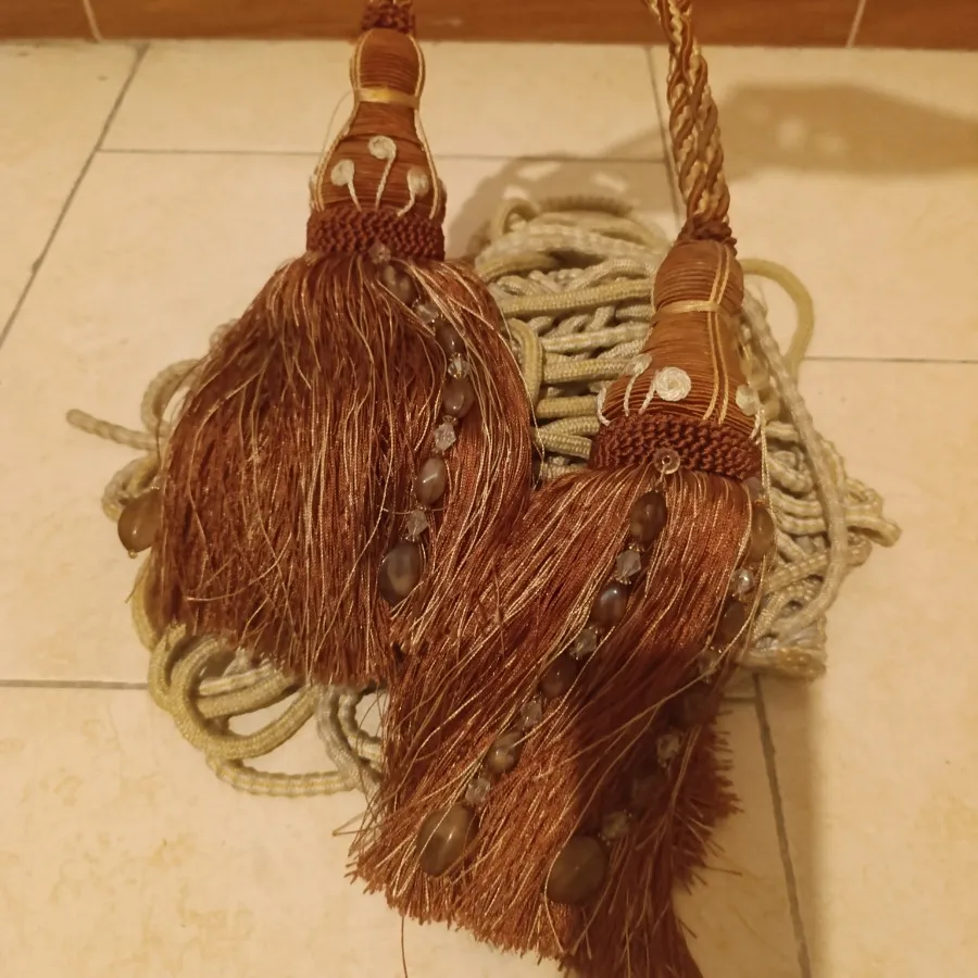 یک جفت شرابه پرده جمع کن