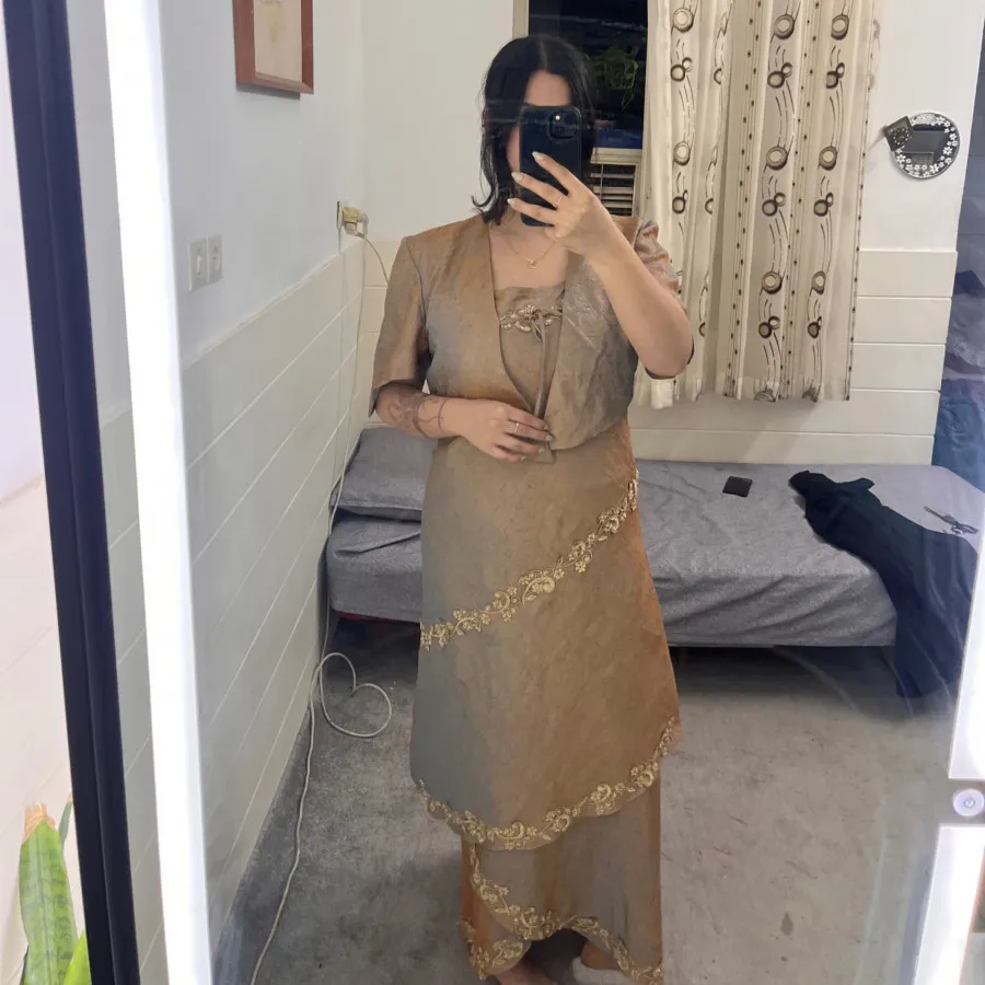 مجلسی با کت