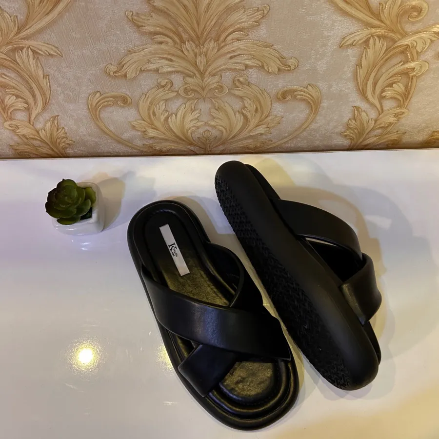 صندل چرم برندK Studio