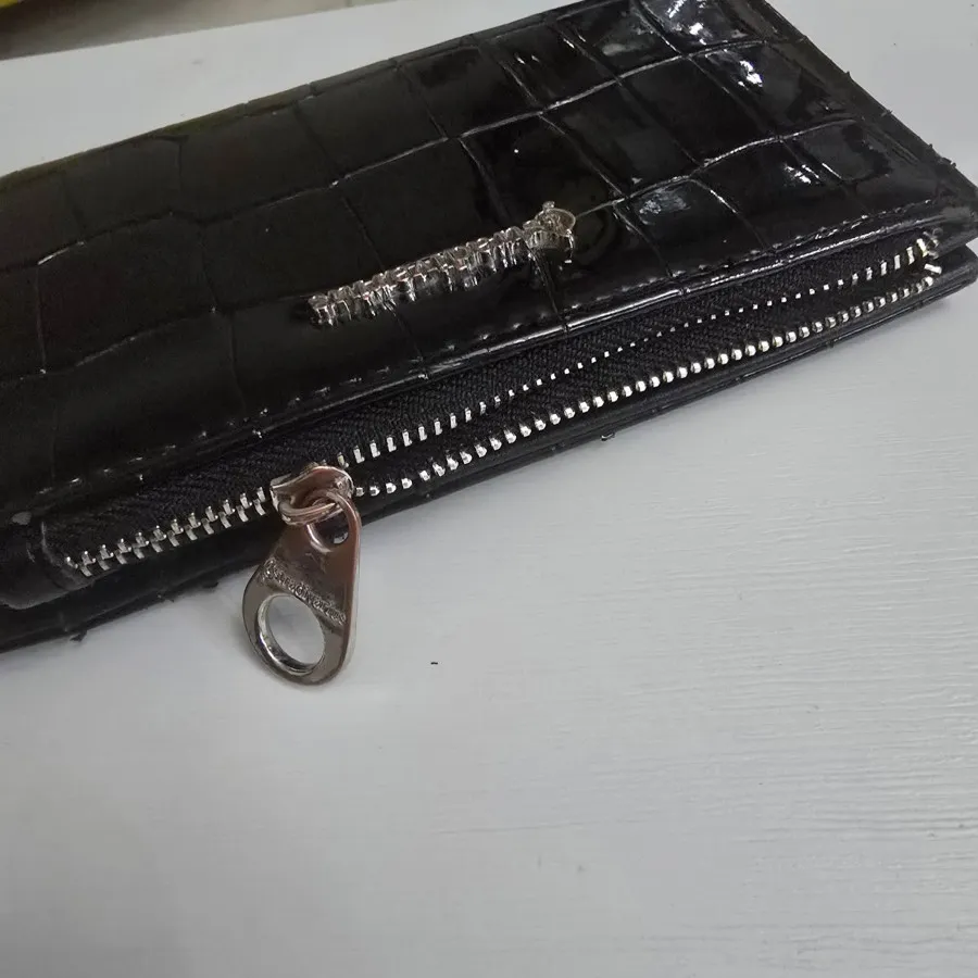 کیف پول استرادیواریوس