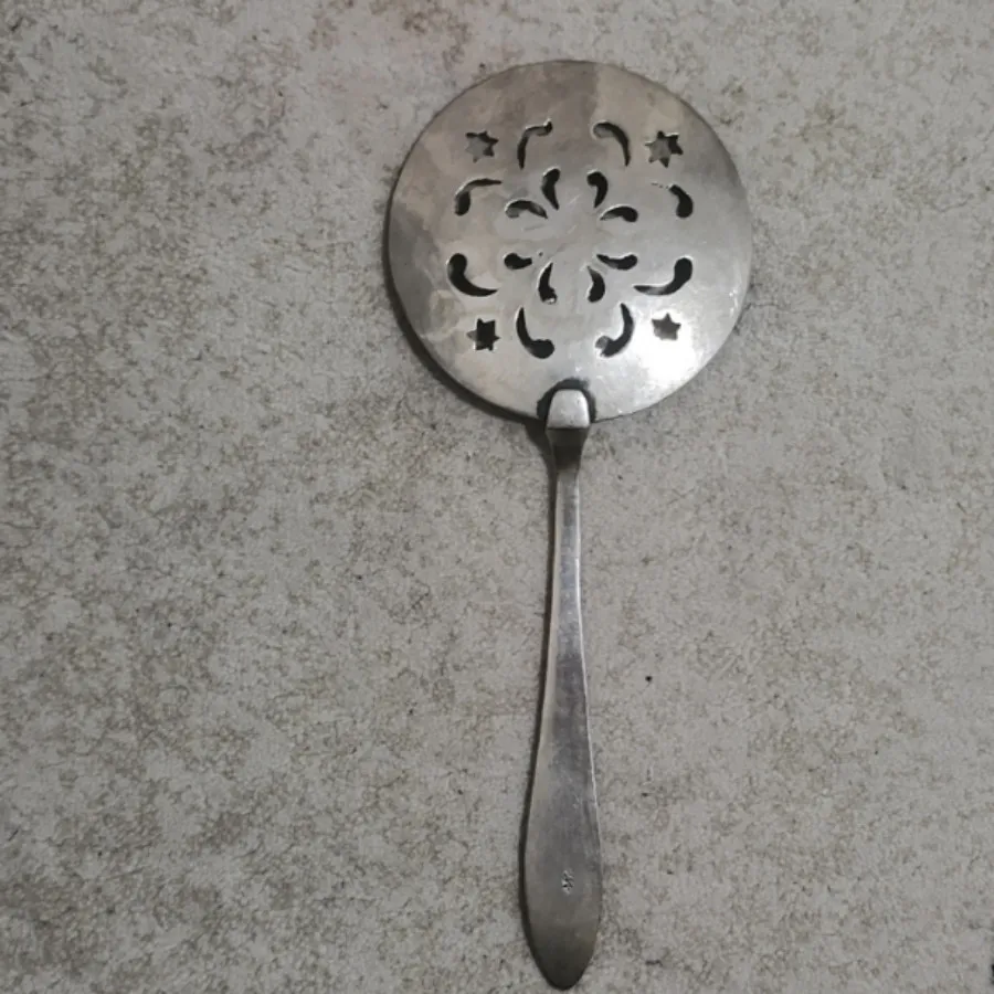 کفگیر مشبک ورشو آنتیک