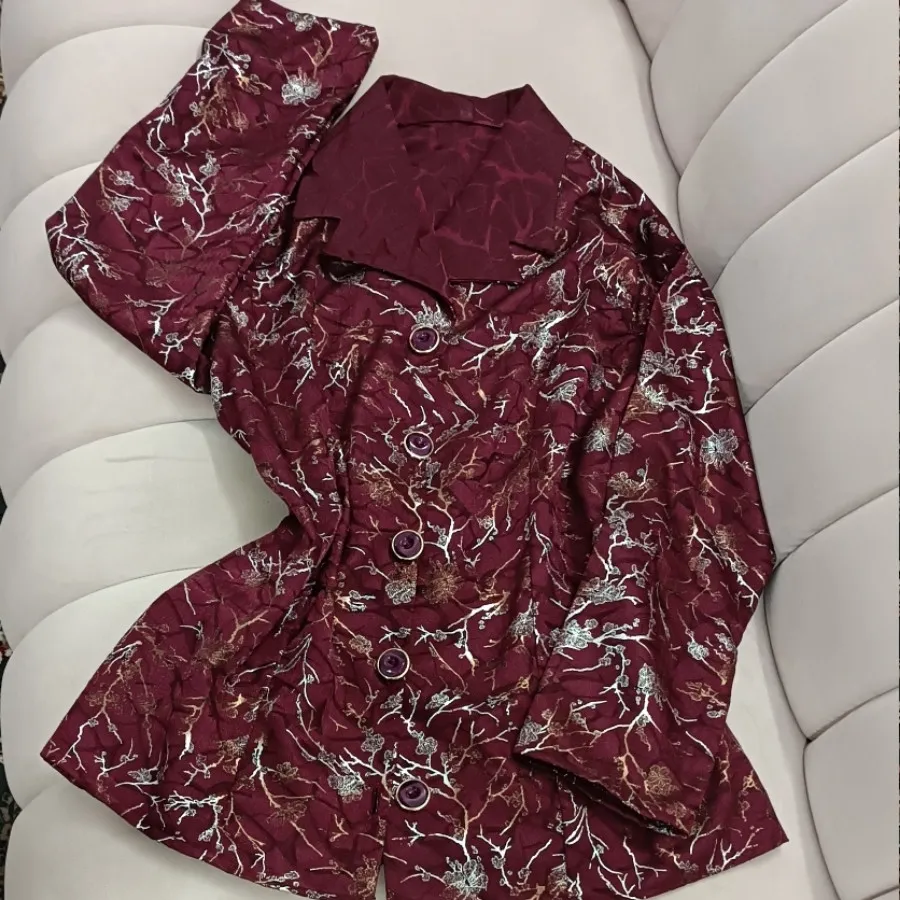 کت تک زرشکی با خط طوسی