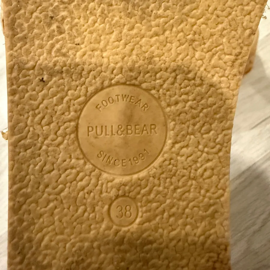 صندل حصیری pull&bear