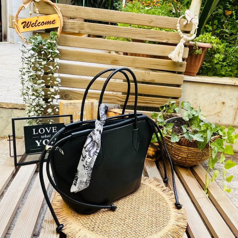 کیف زنانه با کیف آرایش