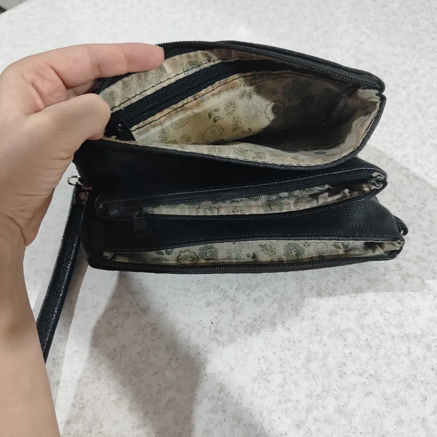 کیف پاسپورتی با بند دوشی