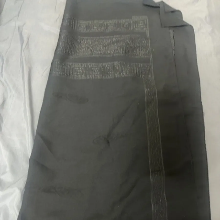 شال مشکی حاشیه دار