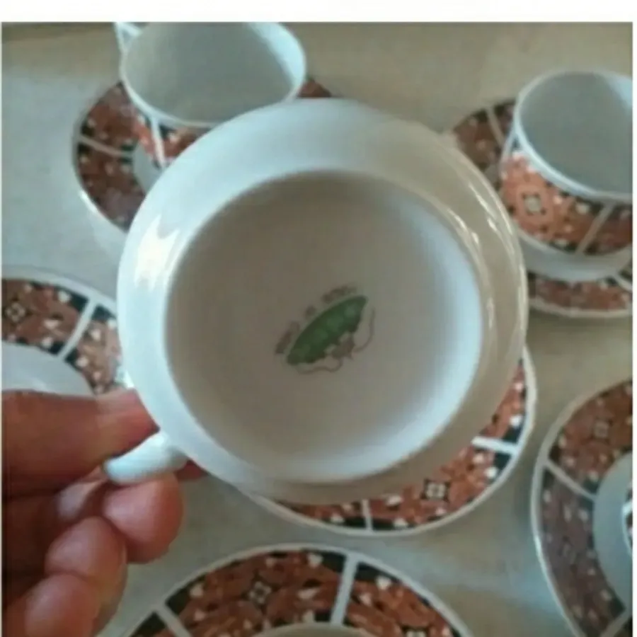 فنجان و نعلبکی چینی کاغذی