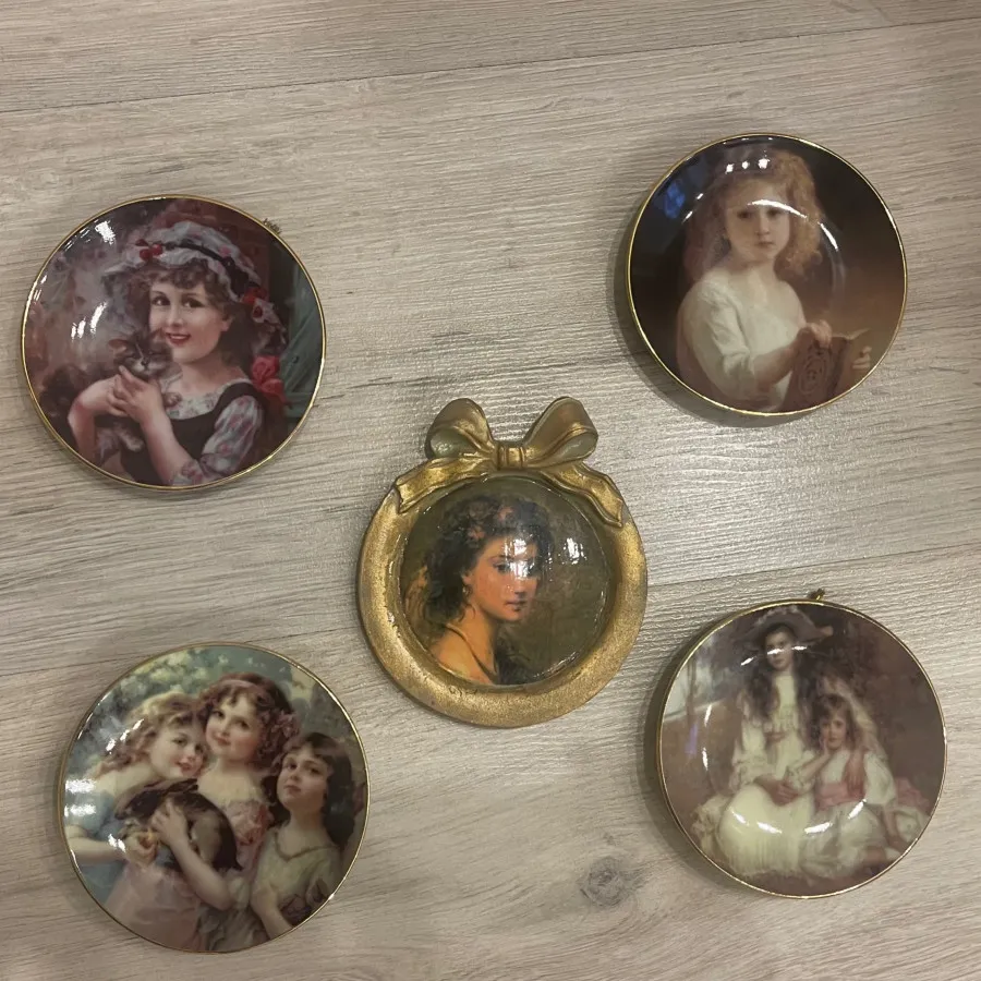 بشقاب دیواری چینی