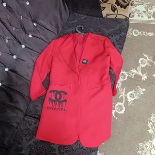 کت قرمز