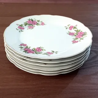 پلوخوری گل سرخی