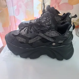 کفش اسپرت لج دار کاملا نو