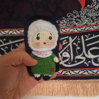 عروسک با نماد حضرت رقیه