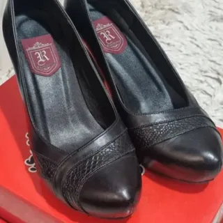 کفش پاشنه دار