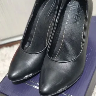 کفش پاشنه دار