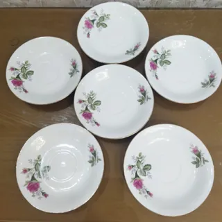 نعلبکی گل سرخی
