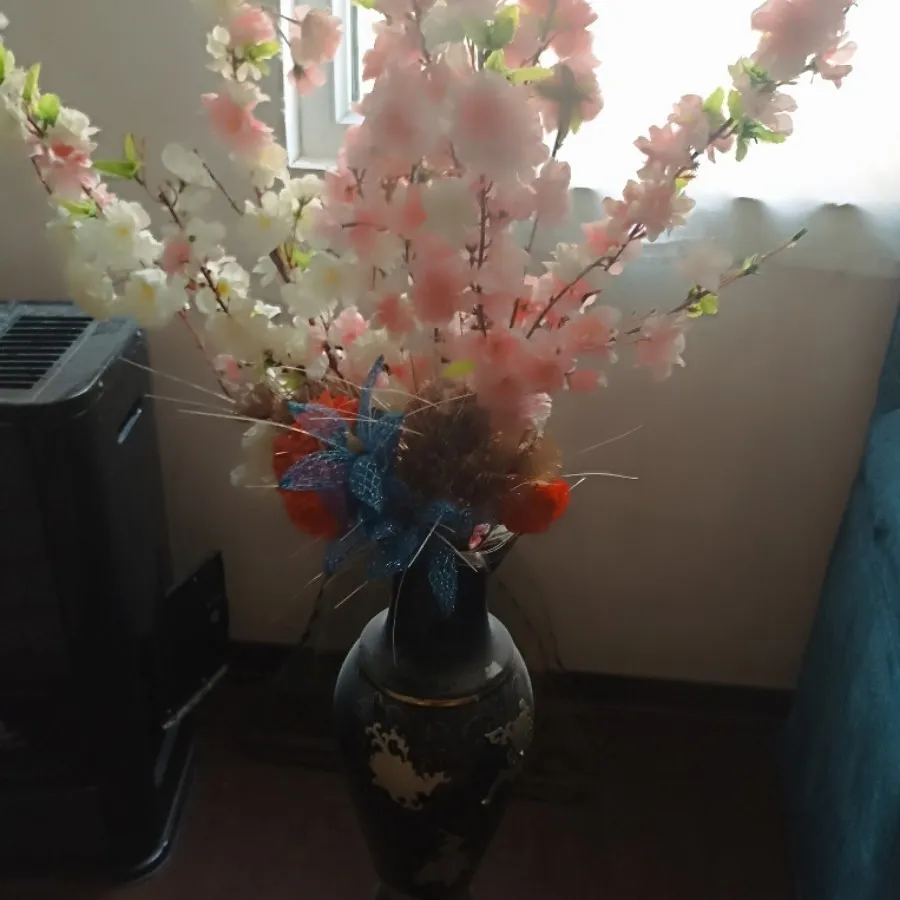 گل و گلدان