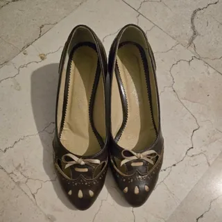 کفش قهوه ای سوخته