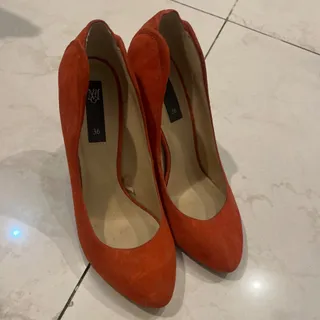 پاشنه بلند منگو