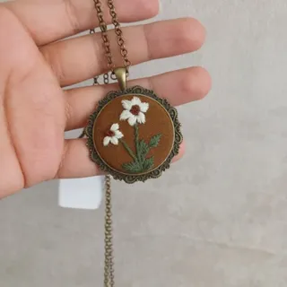 گردنبند گلدوزی مینیمال