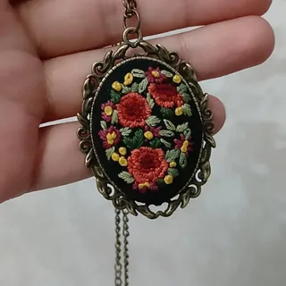 رومانتویی یا گردنبند گلدو