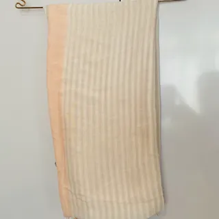شال سفید گلبهی