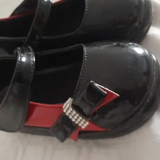 کفش ورنی