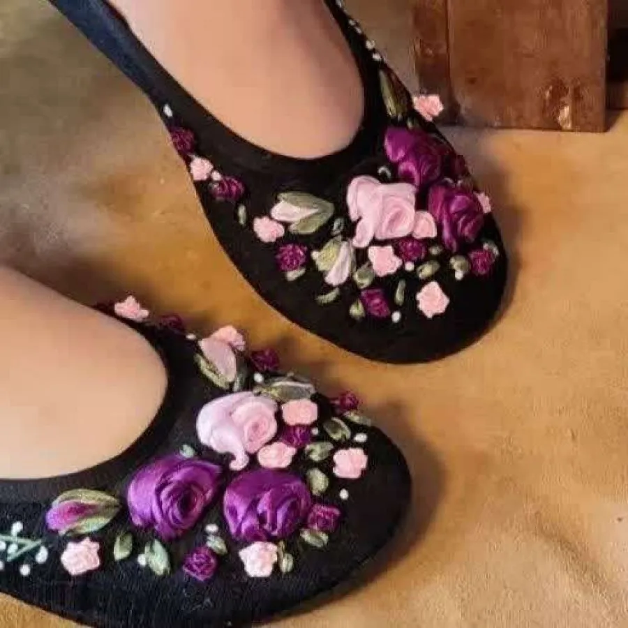 پاپوش ربان دوزی شده