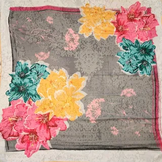 روسری نخی قواره دار