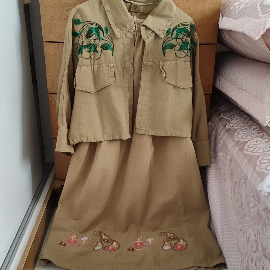 کت و دامن گلدوزی