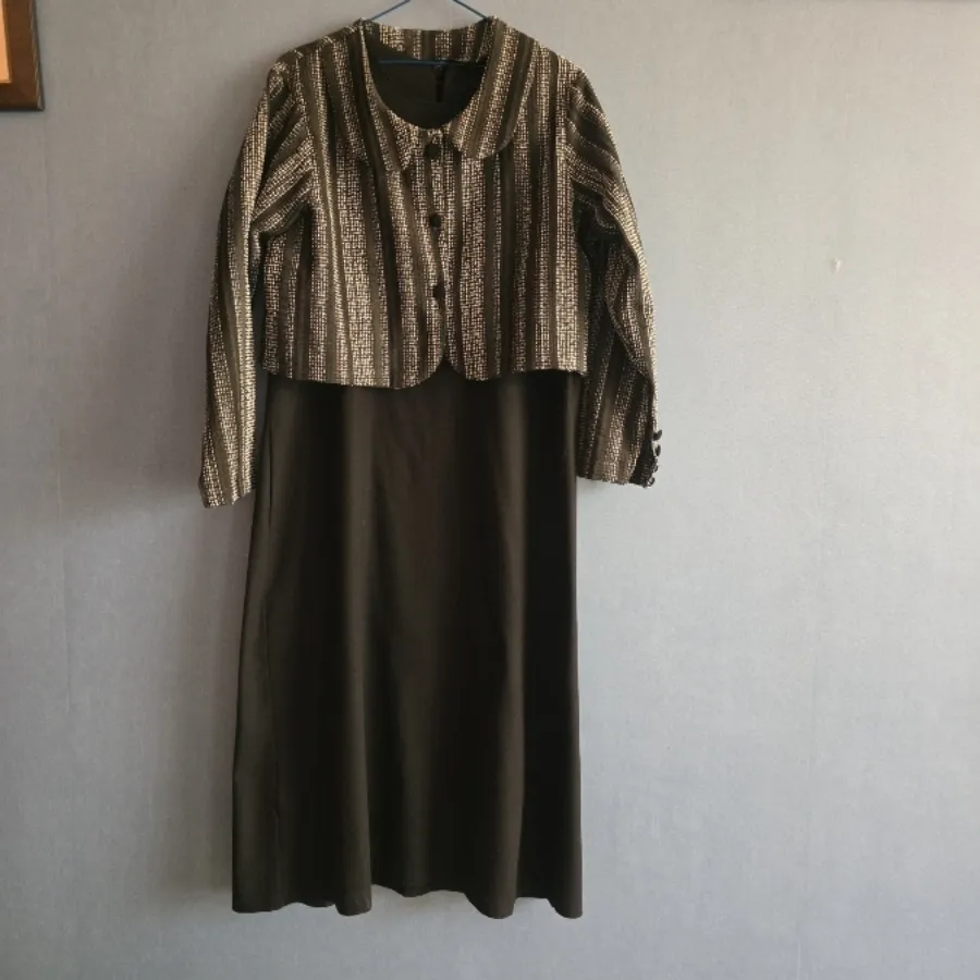 سارافون و کت مشکی