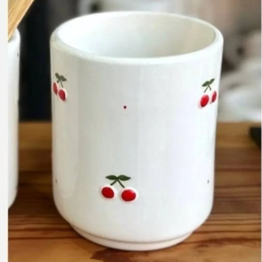 جای کارد و چنگال آلبالویی