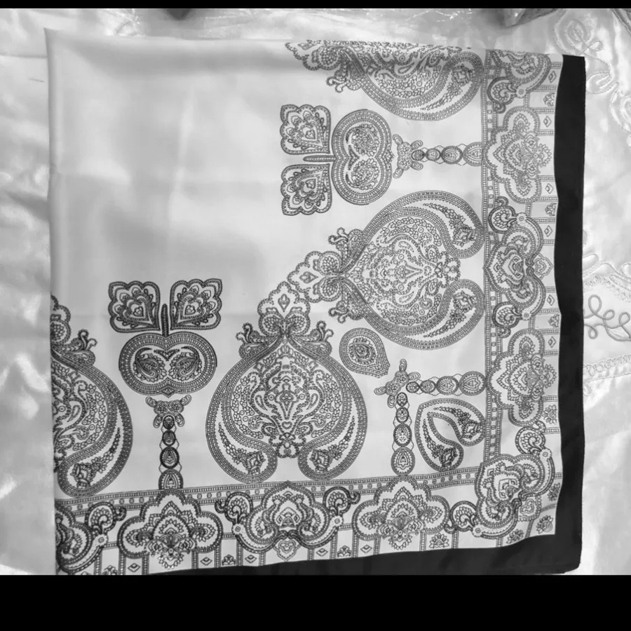 روسری ساتن