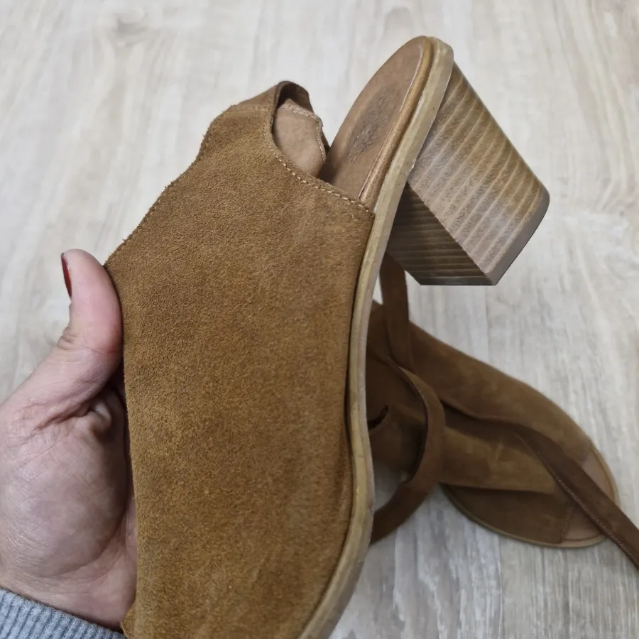 کفش پاشنه دار